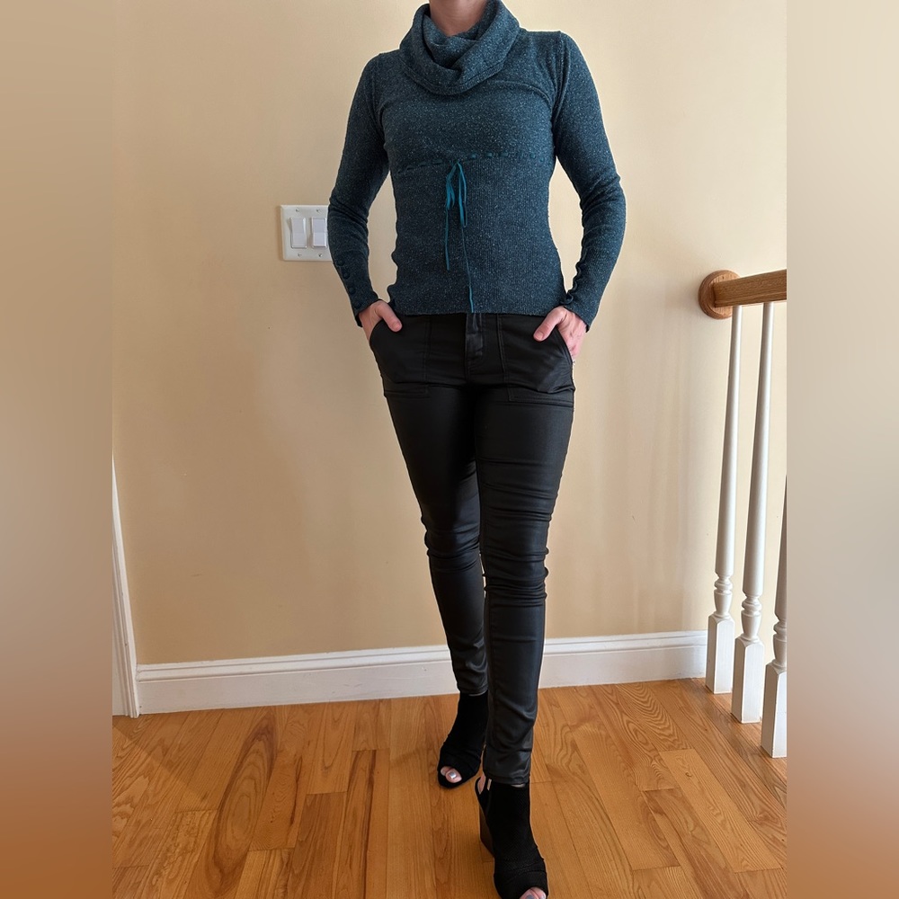 Blue wool sweater with speckled pattern and ribbon detail, like new, no rips